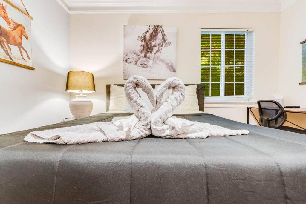 Stunning Atl 5Bdr Home Near Cdc Emory Sleeps 12 Атланта Экстерьер фото